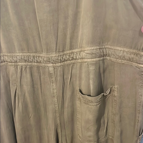 O'Neill Green Jumpsuit with Relaxed Silhouette - Picture 9 of 9